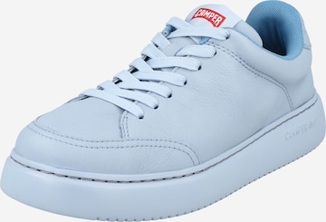 Baskets basses CAMPER en bleu : devant