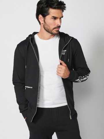 KOROSHI Zip-Up Hoodie in Black