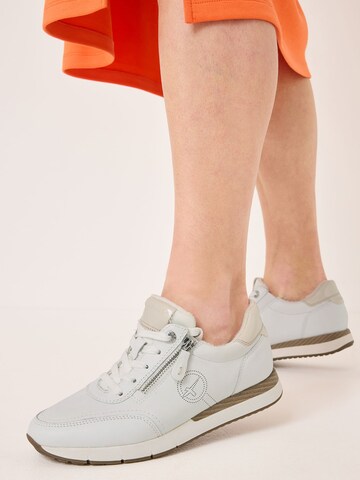 Baskets basses Tamaris en blanc