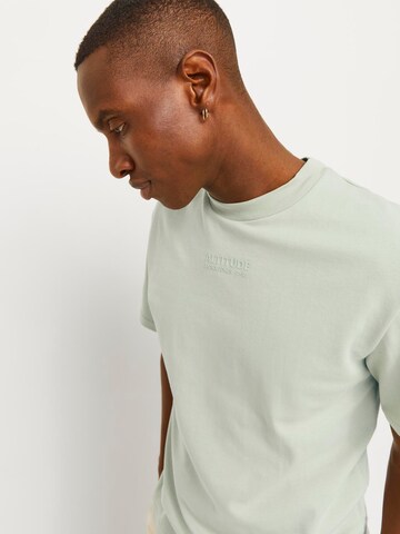 JACK & JONES T-shirt 'Altitude' i grön