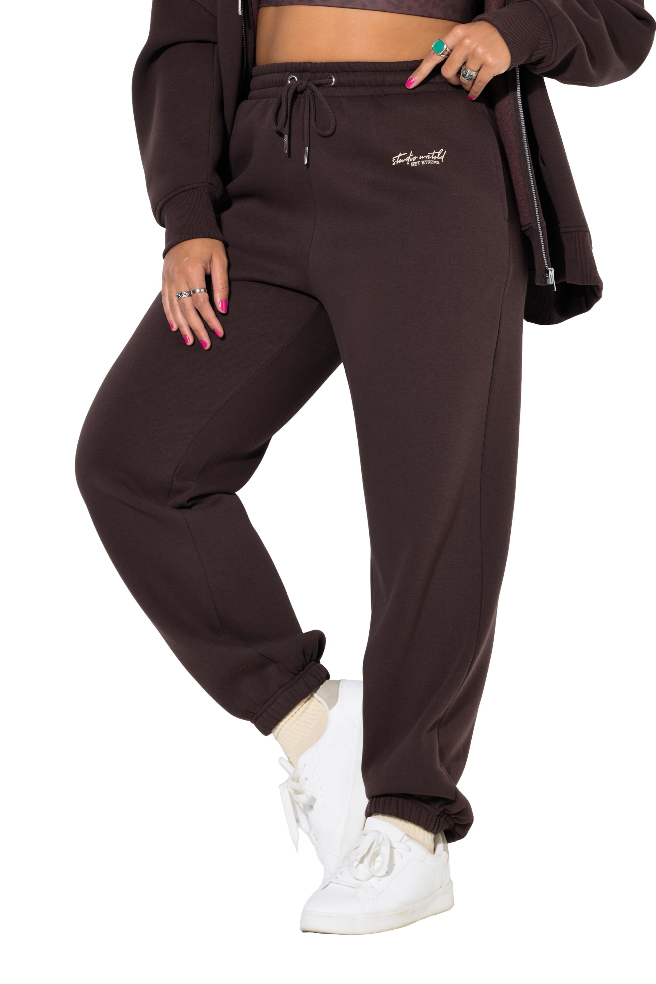 Studio Untold Tapered Pants in Brown: front