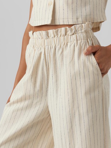 VERO MODA Regular Trousers 'MINASAIY' in White