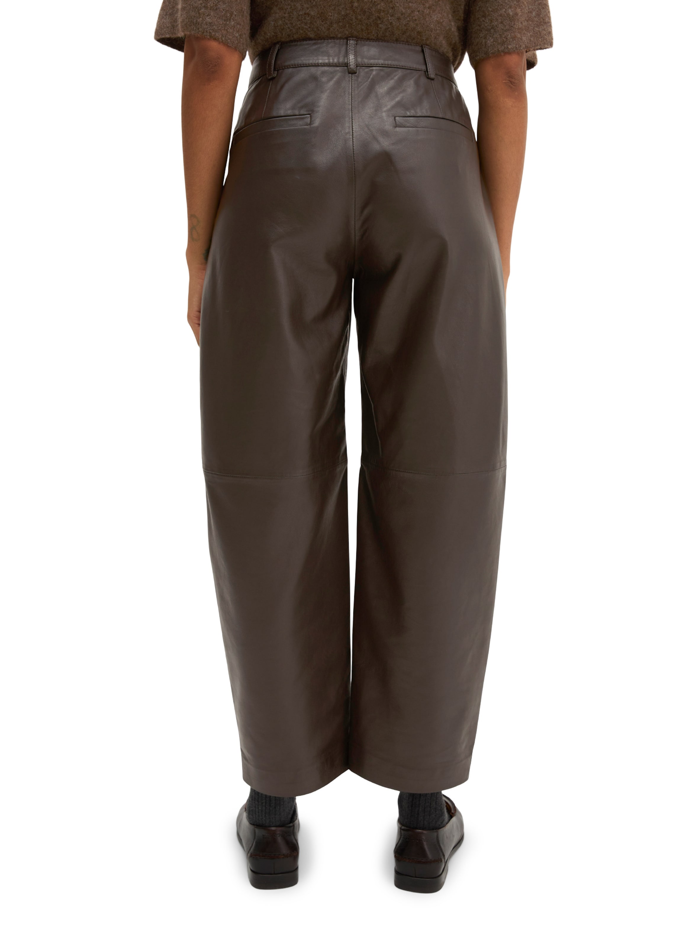 Marc O'Polo Regular Trousers in Brown: back