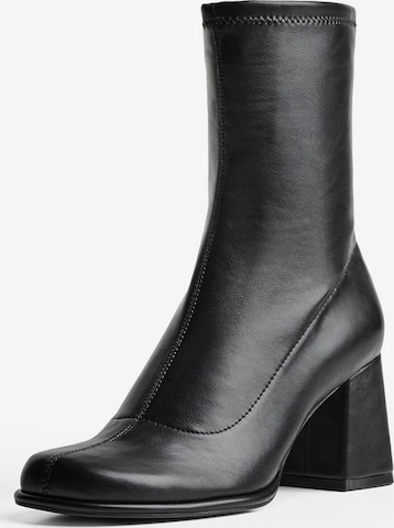 Bershka Nilkkurit värissä musta: etupuoli