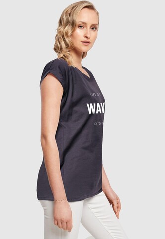 T-shirt 'Summer - Life Is A Wave' Merchcode en bleu