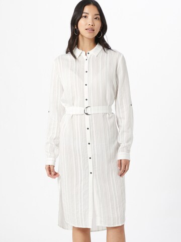 Robe-chemise 'Varda' SISTERS POINT en blanc : devant