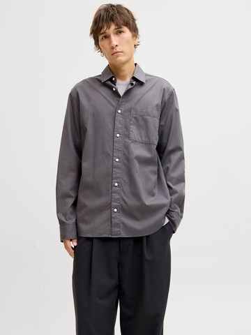 Coupe regular Chemise JACK & JONES en gris : devant