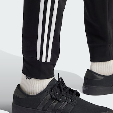 Effilé Pantalon ADIDAS ORIGINALS en noir