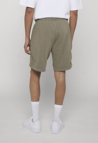 Urban Classics Loose fit Trousers in Green