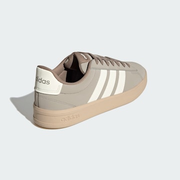 ADIDAS SPORTSWEAR - Sapatilhas baixas 'Grand Court 3.0' em castanho