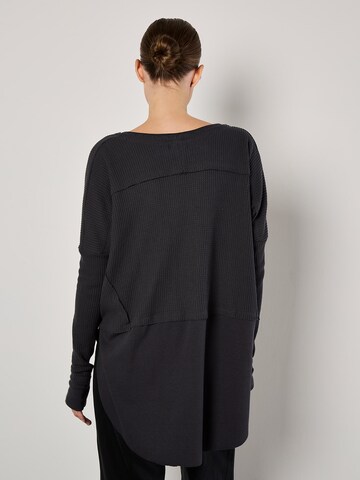 Apricot Top in Grey
