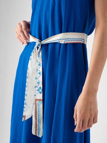 Abito 'Long dress with patterned sash' di MND in blu