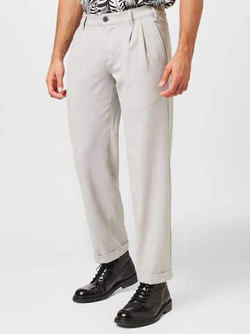 Clean Cut Copenhagen Regular Pleat-Front Pants 'Lyon' in Grey: front