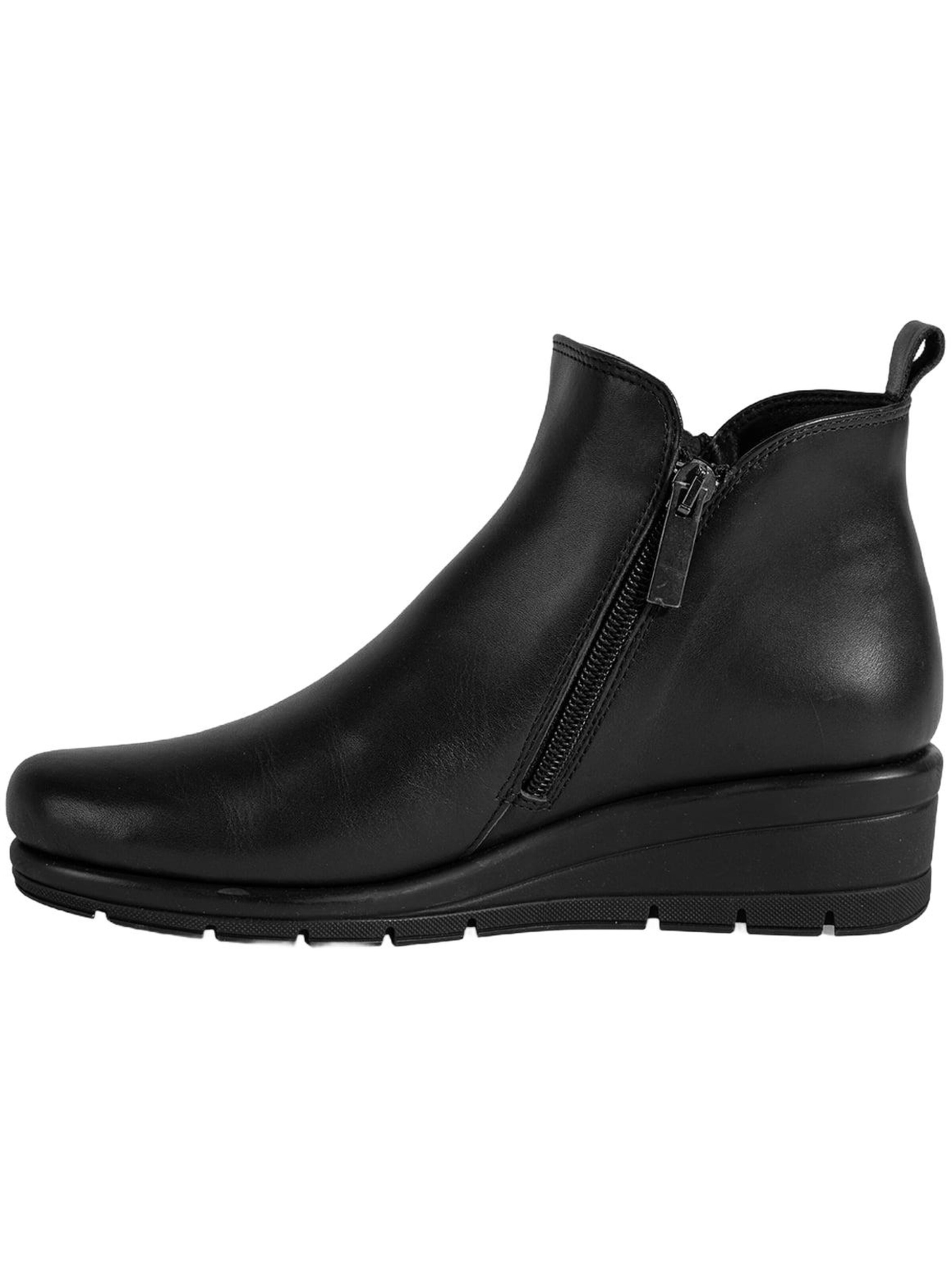 Desa Boots in Black