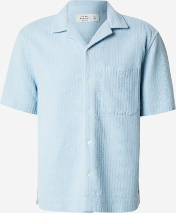 Abercrombie & FitchComfort Fit Košulja 'RESORT' - plava boja: prednji dio