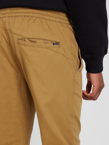 Volcom Tapered Housut 'FRICKIN' värissä ruskea