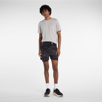 new balance Regular Sportshorts 'RC 5' in Schwarz: Vorderseite