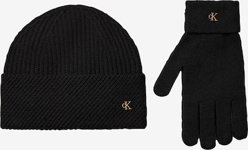Căciulă de la Calvin Klein pe negru: față