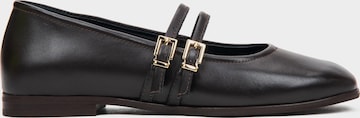 Estro Ballet Flats with Strap '09-28781' in Black: front