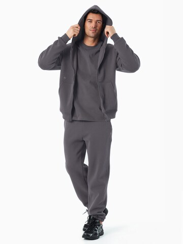 Organication Sweatjacke in Grau