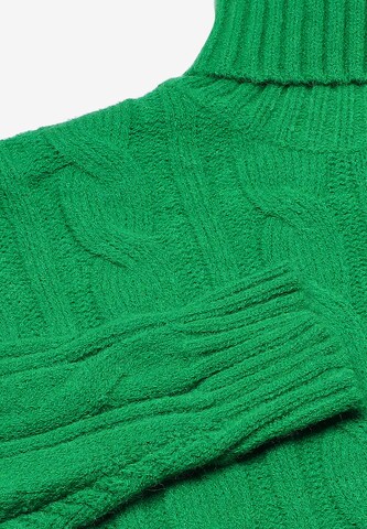 MYMO Sweater in Green