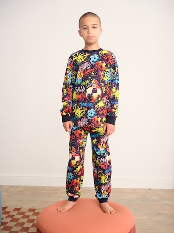 Pijamale de la Next pe negru: față