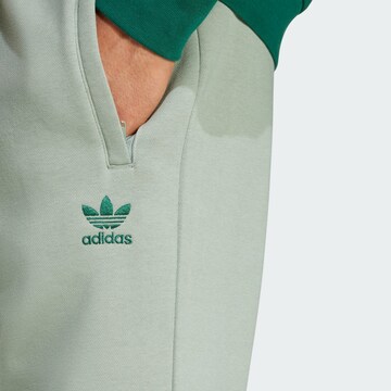 Tapered Pantaloni 'Trefoil Essentials' di ADIDAS ORIGINALS in verde