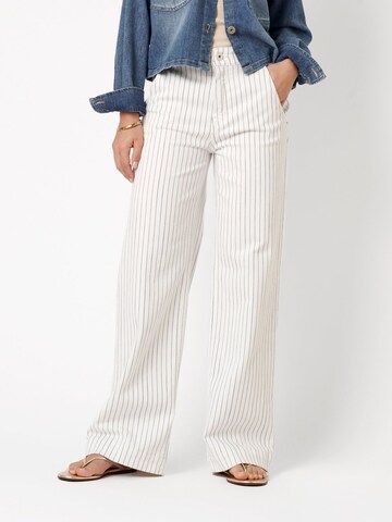 Rosner Regular Jeans in White: front