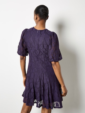Robe Apricot en violet