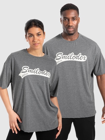 Smilodox Shirt ' Macey ' in Grijs: voorkant