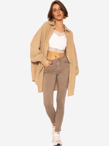 SASSYCLASSY Bluse i beige