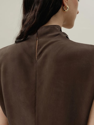 Lilysilk Blouse 'Ärmelloses Top aus leichter Seide-Habotai' in Bruin