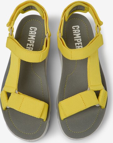 Sandalo con cinturino ' Oruga Up ' di CAMPER in giallo