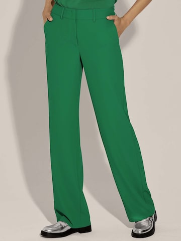 MADELEINE Loosefit Broek in Groen: voorkant