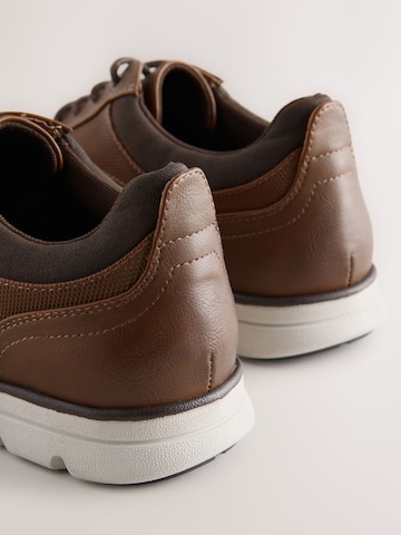 Chaussure à lacets Next en marron