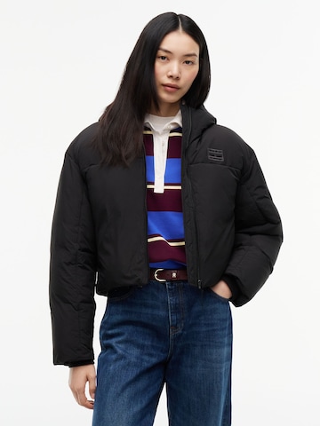 Tommy Jeans Χειμερινό μπουφάν σε μαύρο: μπροστά