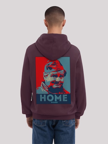 Sweat-shirt 'TV Times Benny Hill Home Guard' F4NT4STIC en violet : devant