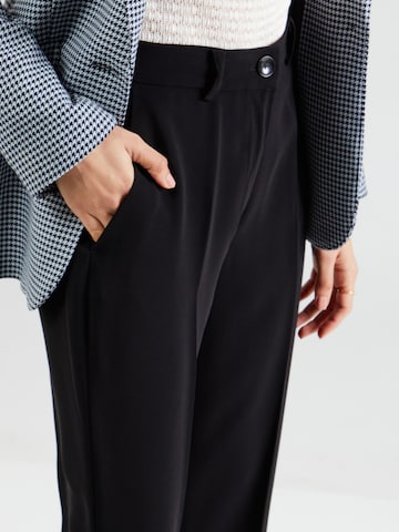 GERRY WEBER - regular Pantalón de pinzas en negro