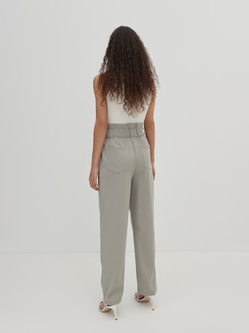 EDITED Regular Pleat-Front Pants 'Dana' in Grey