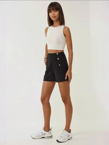 Hiccup Regular Pants in Black