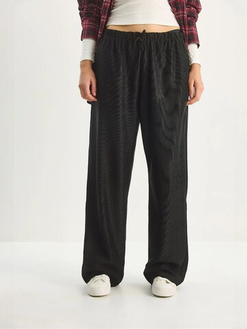 regular Pantaloni di Bianco Lucci in nero: frontale