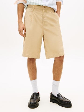 Tommy Jeans Loosefit Παντελόνι πλισέ σε μπεζ: μπροστά