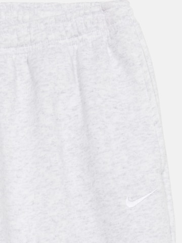 Nike Sportswear Tapered Bukser 'STUDIO' i grå