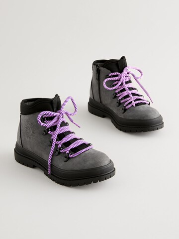 Next Stiefel in Grau