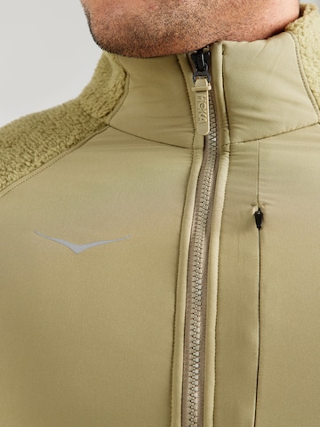 HOKA Λειτουργική ζακέτα φλις 'BASECAMP' σε πράσινο