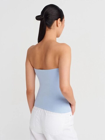 Top di Dilvin in blu