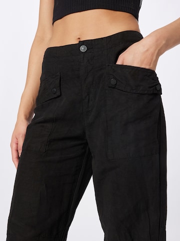 AllSaints Zúžený Kalhoty – černá