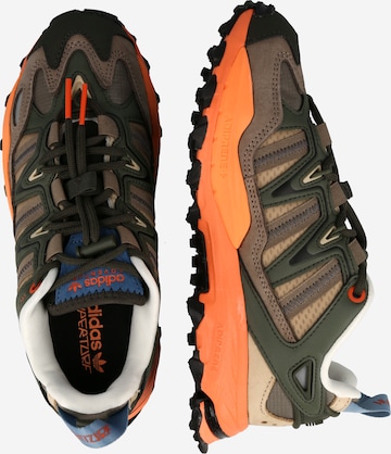 ADIDAS ORIGINALS - Zapatillas deportivas bajas 'Hyperturf Adventure' en marrón