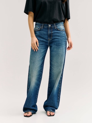 GUESS Loosefit Jeans in Blau: Vorderseite