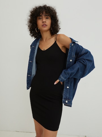 Robe 'Sloane' EDITED en noir : devant